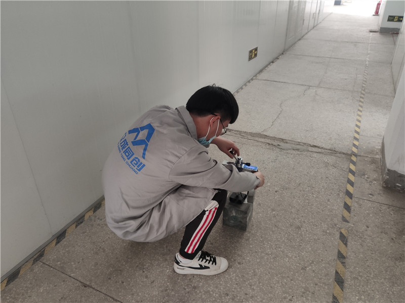塑料锚栓.jpg